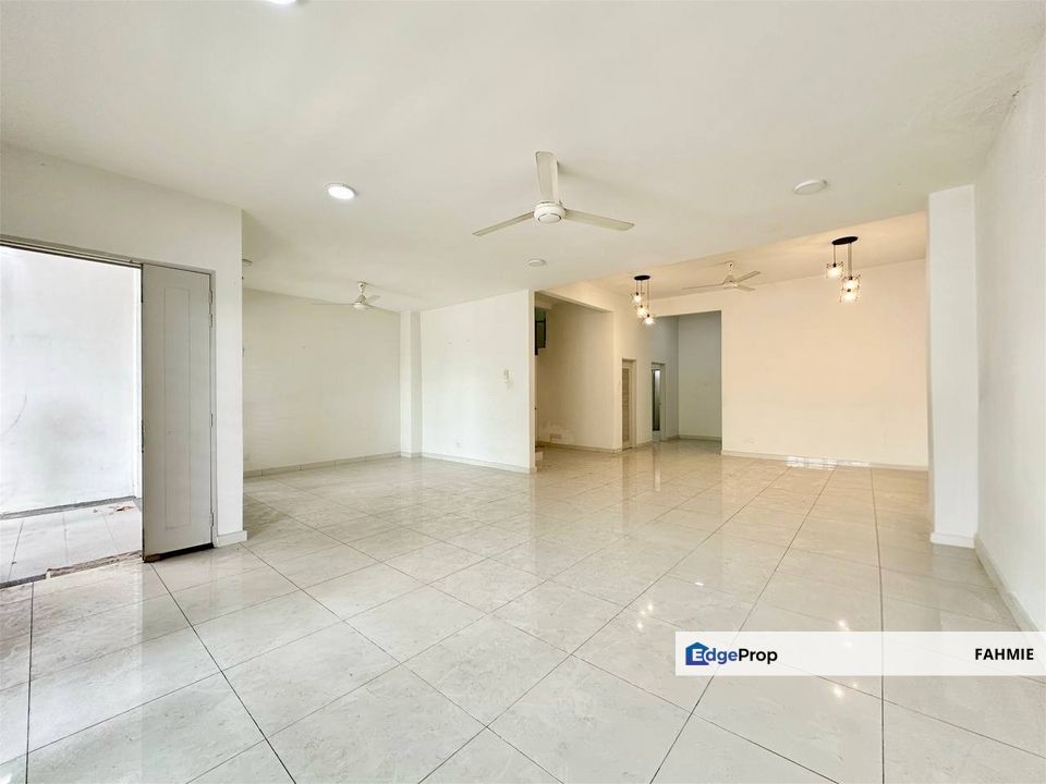 Not facing other house. Non bumi lot. Marbella. D'Kayangan. Shah Alam. , Selangor, Shah Alam