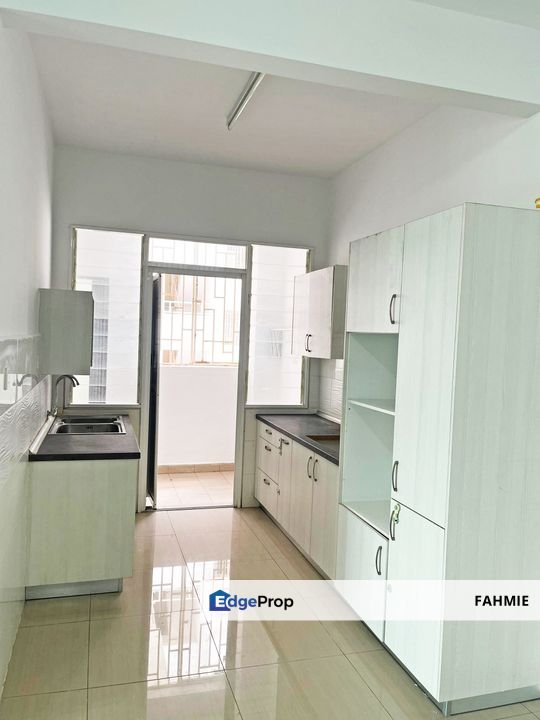 Corner unit. Freehold. 2 parking lots. Saville. Taman Melawati. , Kuala Lumpur, Taman Melawati