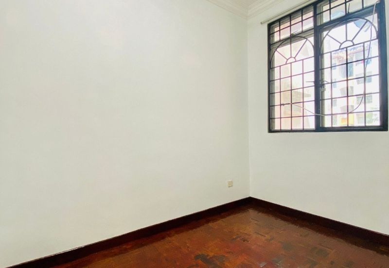 Sri Melor (Mulberry Court)