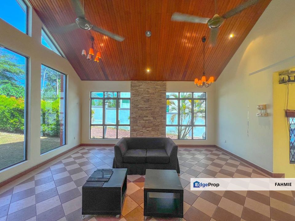 Private pool. Non bumi lot. SBCR. Bandar Saujana Utama. Sungai Buloh. , Selangor, Sungai Buloh