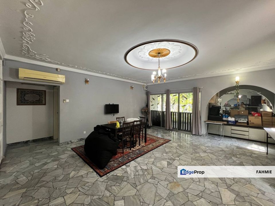 Corner lot. Fully renovated. Ampang Jaya., Selangor, Ampang