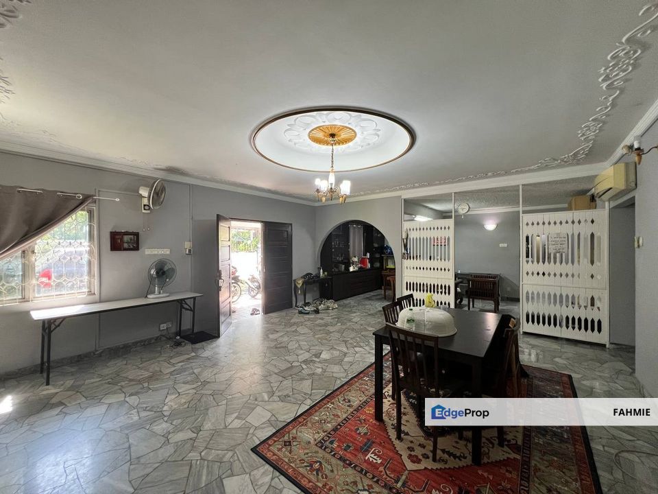 Corner lot. Fully renovated. Ampang Jaya., Selangor, Ampang