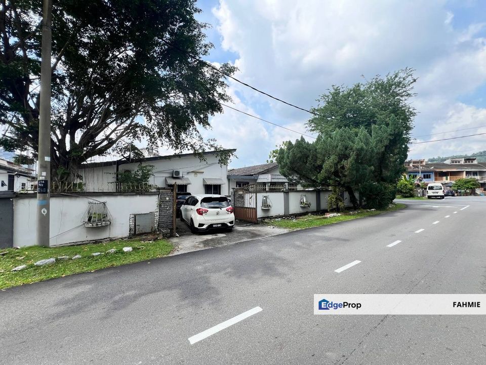 Corner lot. Fully renovated. Ampang Jaya., Selangor, Ampang