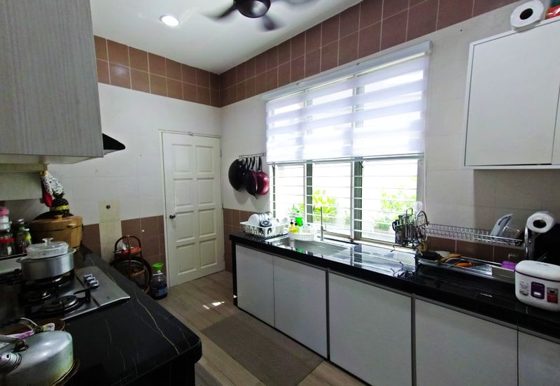 Puncak Pinggiran Putra