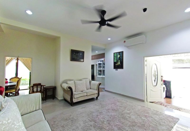 Puncak Pinggiran Putra