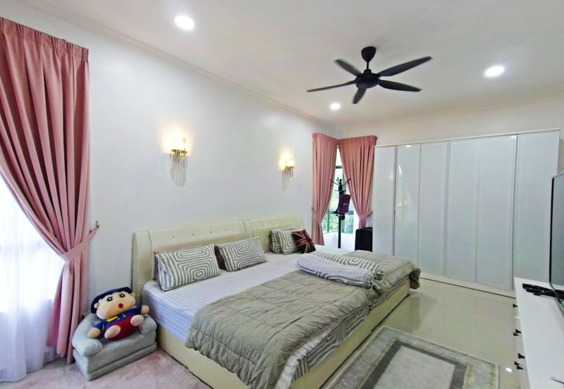 Puncak Pinggiran Putra