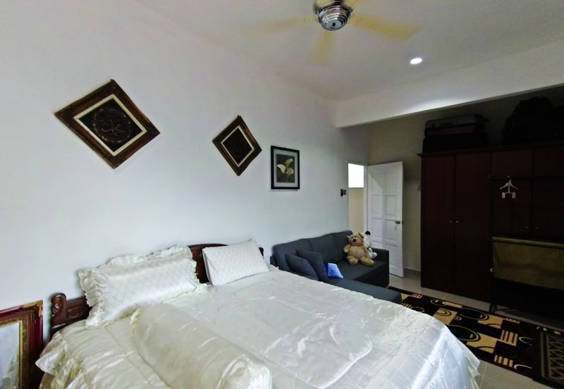 Puncak Pinggiran Putra