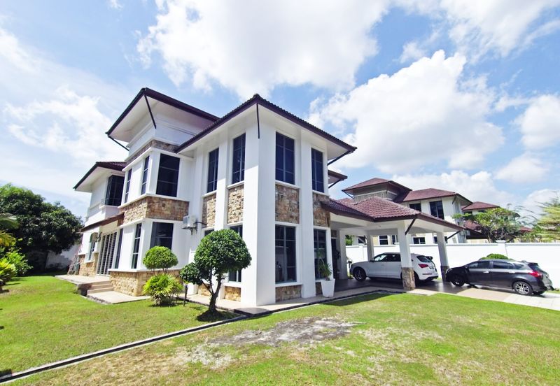 Puncak Pinggiran Putra