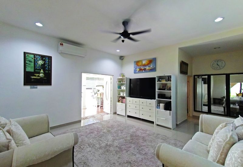 Puncak Pinggiran Putra