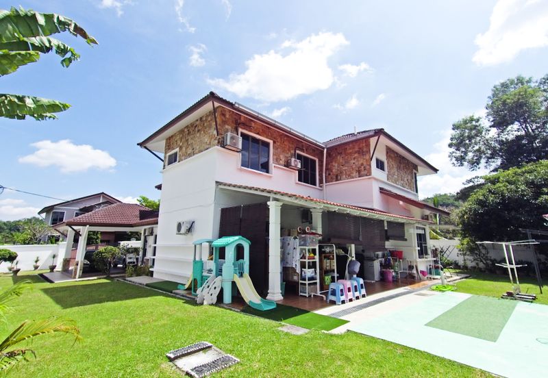 Puncak Pinggiran Putra