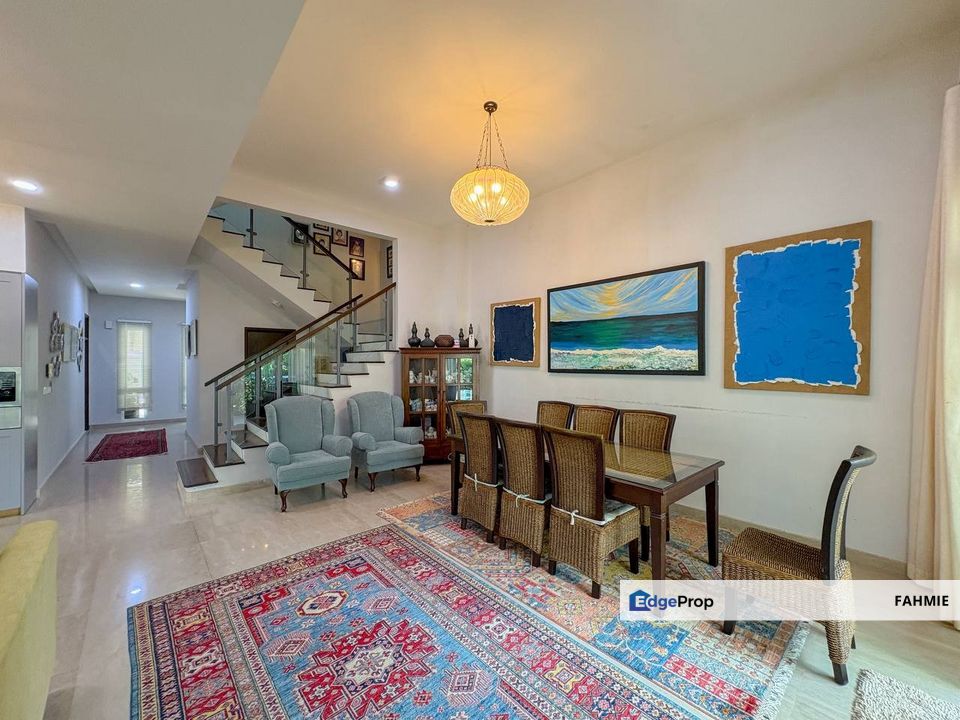 Lake view at the back. Fully renovated. Tijani Ukay. Ampang. , Selangor, Ampang