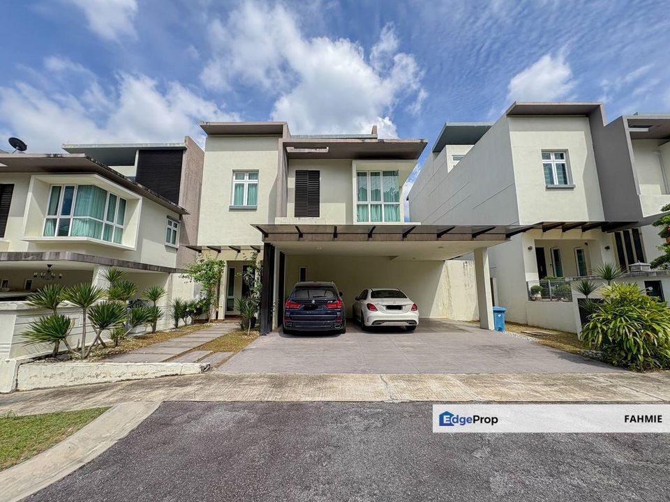 Lake view at the back. Fully renovated. Tijani Ukay. Ampang. , Selangor, Ampang