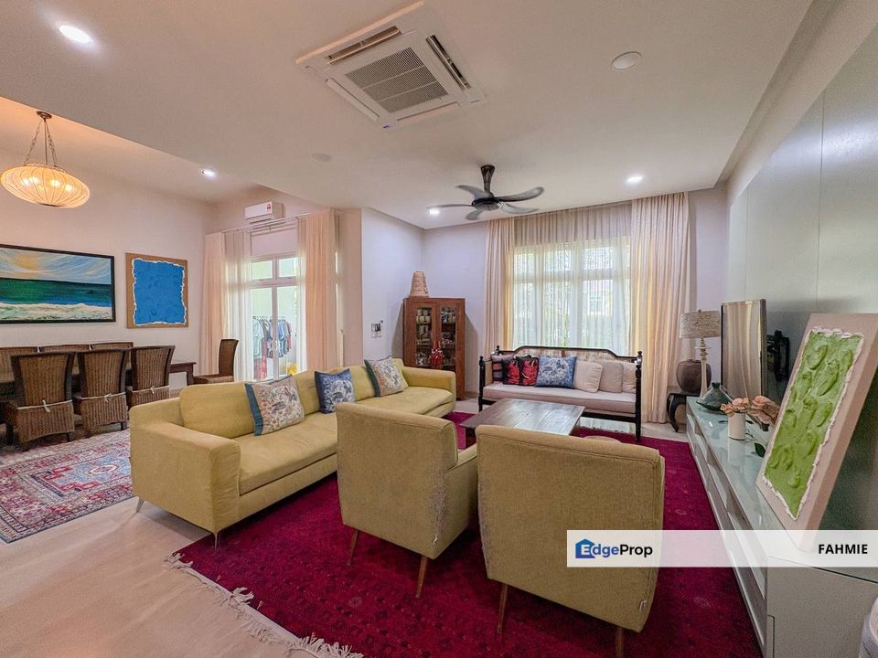 Lake view at the back. Fully renovated. Tijani Ukay. Ampang. , Selangor, Ampang