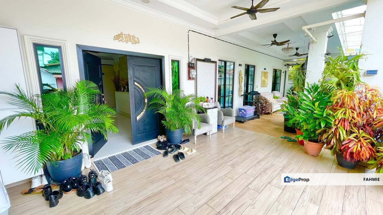 Corner lot. Fully renovated. Private pool. Kampung Pandan Dalam. Ampang. , Selangor, Ampang