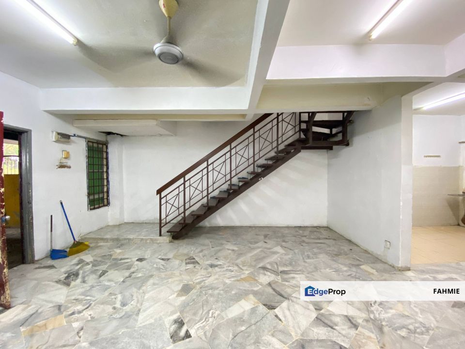 Tak mengadap rumah lain. Freehold. Seksyen 2. Bandar Bukit Mahkota. Bangi., Selangor, Bangi