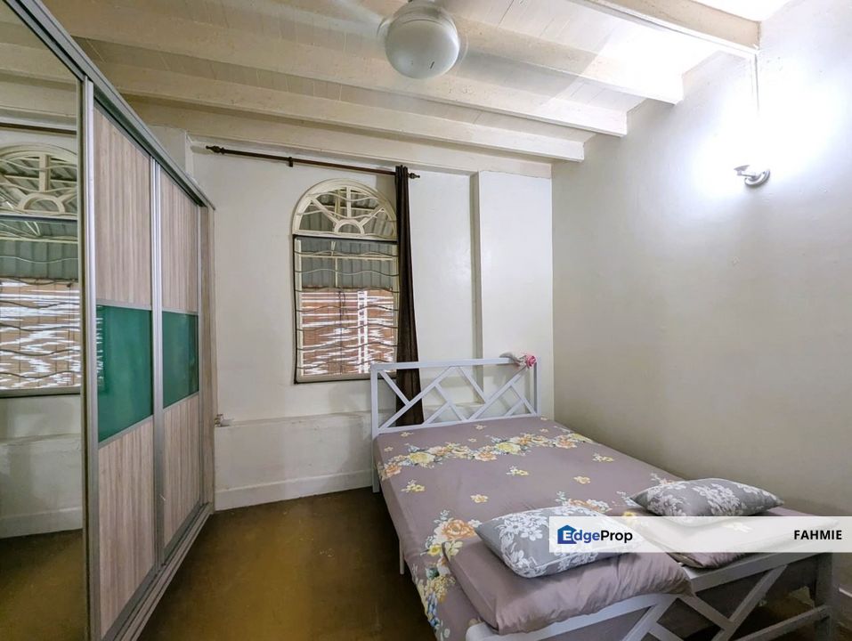 Huge land area 28x86. Non bumi lot. Seksyen 1. Petaling Jaya. , Selangor, Petaling Jaya