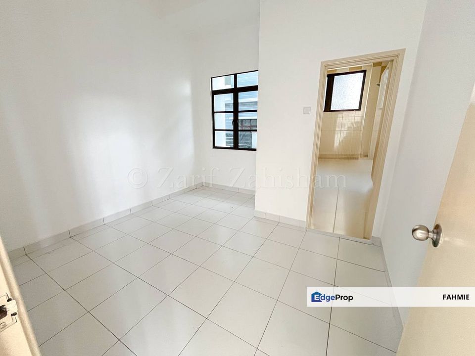 Facing lake & playground. Seksyen 3. Bandar Baru Bangi. Bangi. , Selangor, Bangi