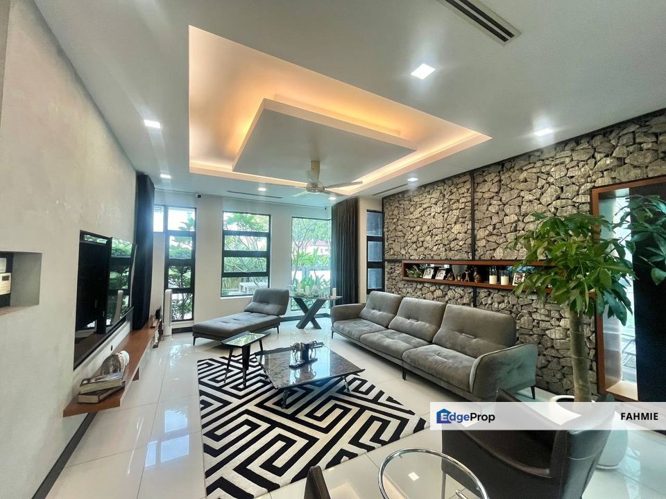 Fully renovated with pool. Freehold. Subang Heights East. Subang Jaya., Selangor, Subang Jaya