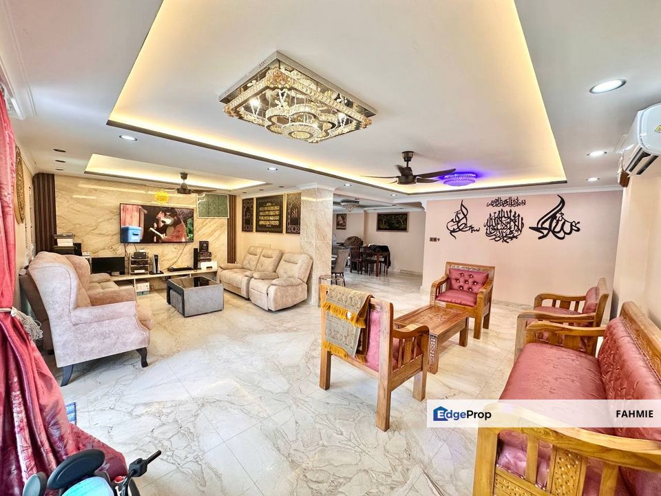 Corner lot. Fully renovated. Taman Dagang. Ampang. , Selangor, Ampang