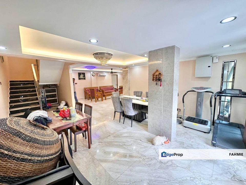 Corner lot. Fully renovated. Taman Dagang. Ampang. , Selangor, Ampang