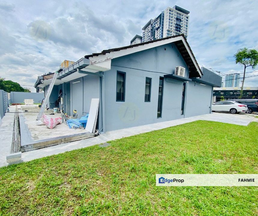 Facing main road. Commercial title. Petaling Jaya. , Selangor, Petaling Jaya