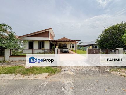 Fully renovated with swimming pool. Freehold. Idaman Villa. Bandar Sri Sendayan. Seremban. , Negeri Sembilan, Seremban