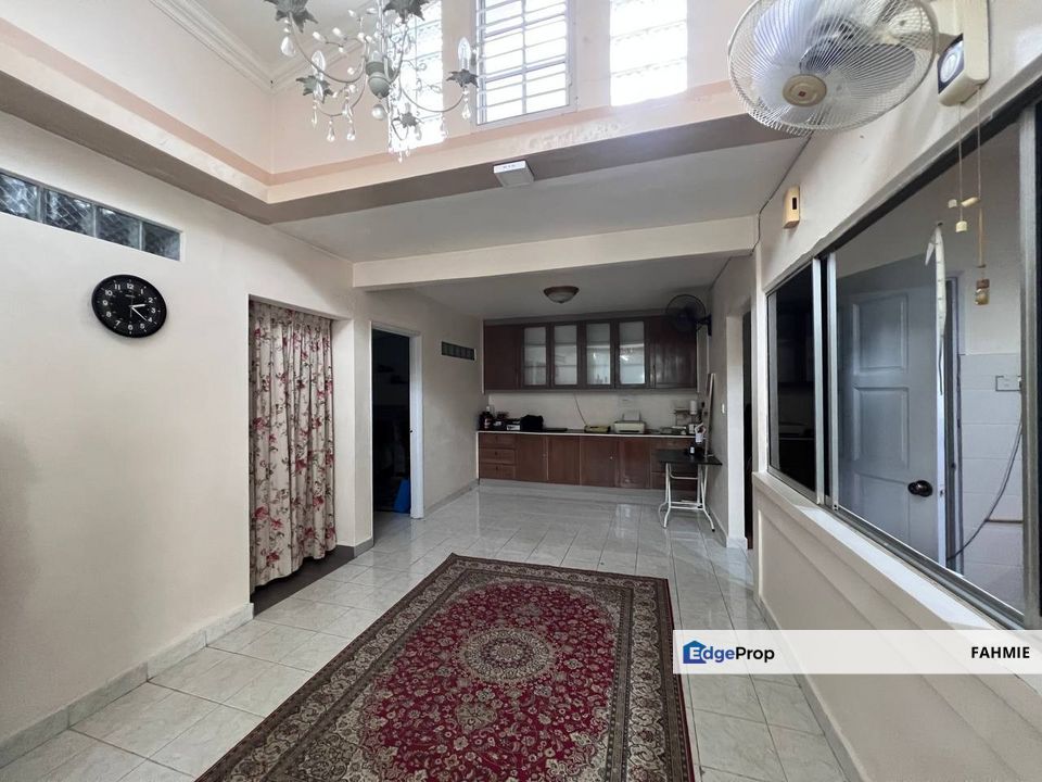 Fully renovated. Corner lot. Ampang Jaya. , Selangor, Ampang