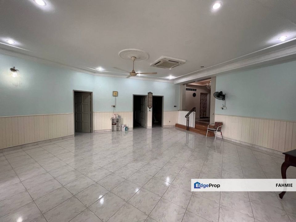 Fully renovated. Corner lot. Ampang Jaya. , Selangor, Ampang