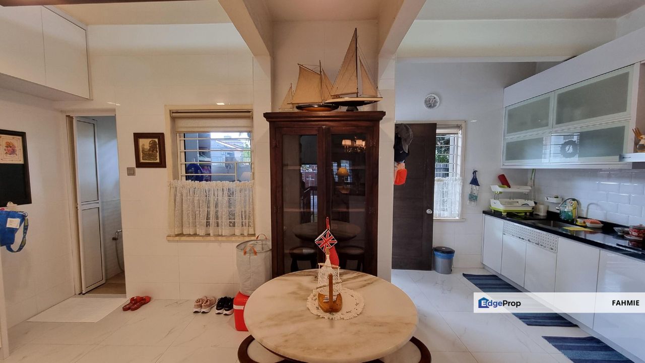 Fully renovated. Freehold. Batu 4 1/2. Jalan Ampang. , Kuala Lumpur, Ampang