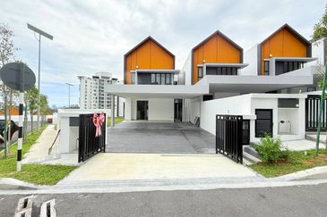 East 57 (Residensi Laman Timur)