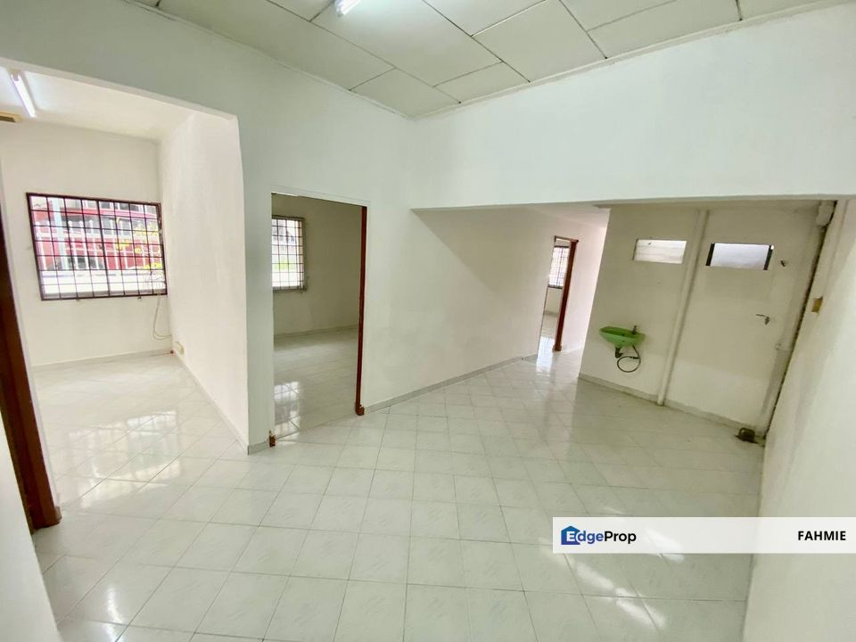 Not facing other house. End lot. Freehold. Taman Sri Hijau. Rawang. , Selangor, Rawang