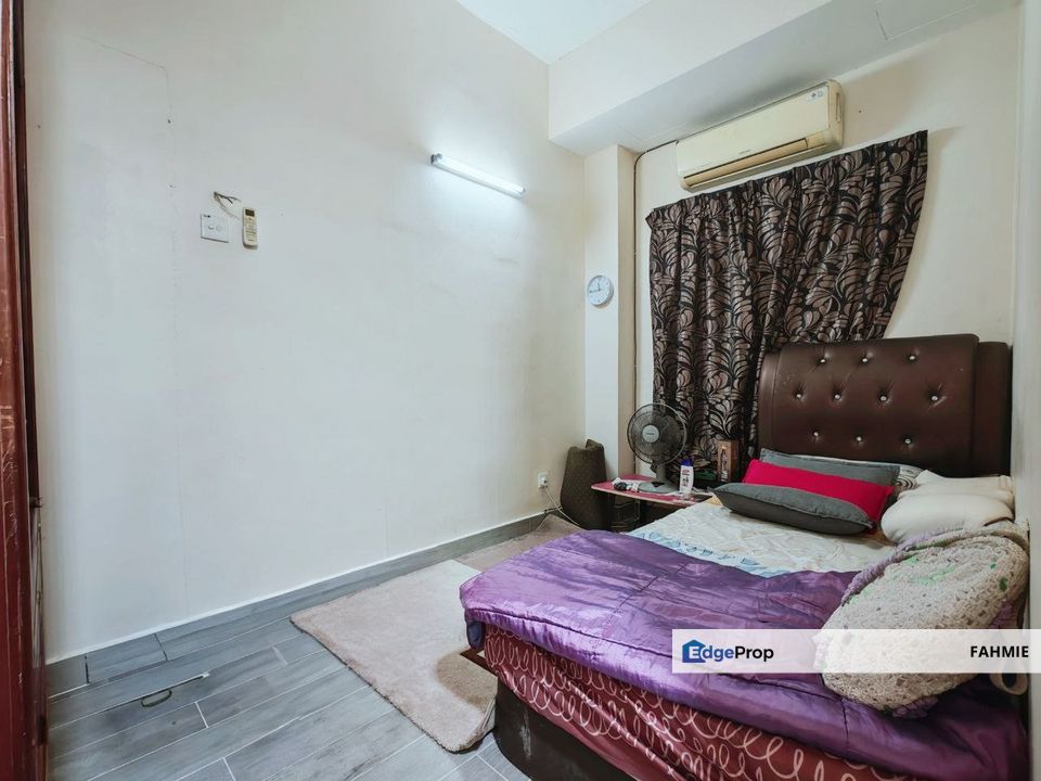 Freehold. Land area 20x80. Taman Bukit Subang. Shah Alam. , Selangor, Shah Alam