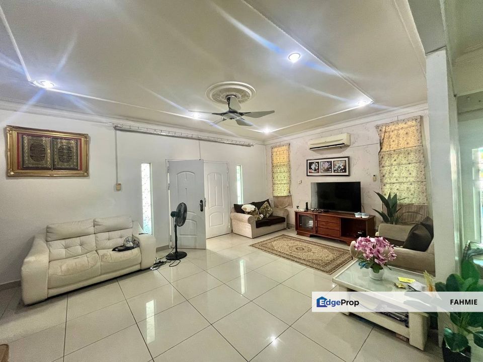 Corner lot. Fully renovated. Freehold. Taman Kajang Impian. Kajang. , Selangor, Kajang