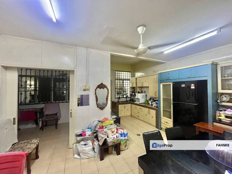 Corner lot. Fully renovated. Freehold. Taman Kajang Impian. Kajang. , Selangor, Kajang