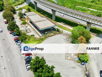 Petrol station. Non bumi lot. Taman Equine. Seri Kembangan. , Selangor, Seri Kembangan