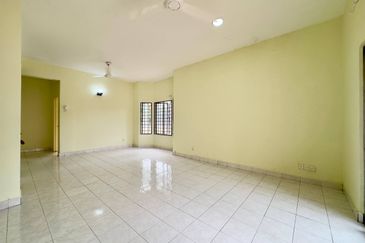 Jalan Spektrum U16 @ Taman Bukit Subang