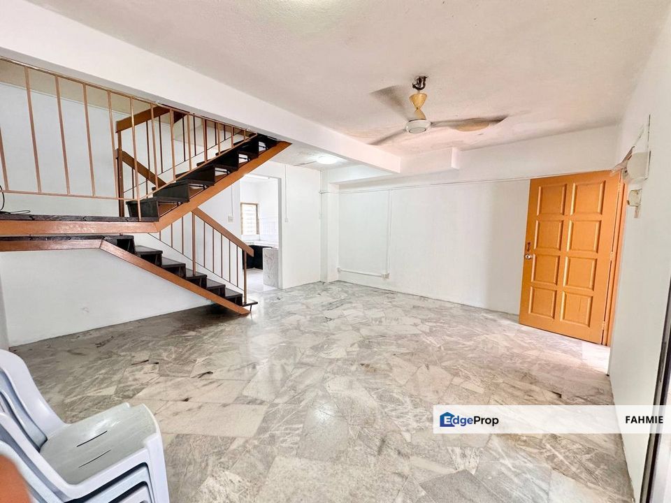 Facing playground. Non bumi lot. Pandan Perdana. Ampang. , Selangor, Pandan Perdana