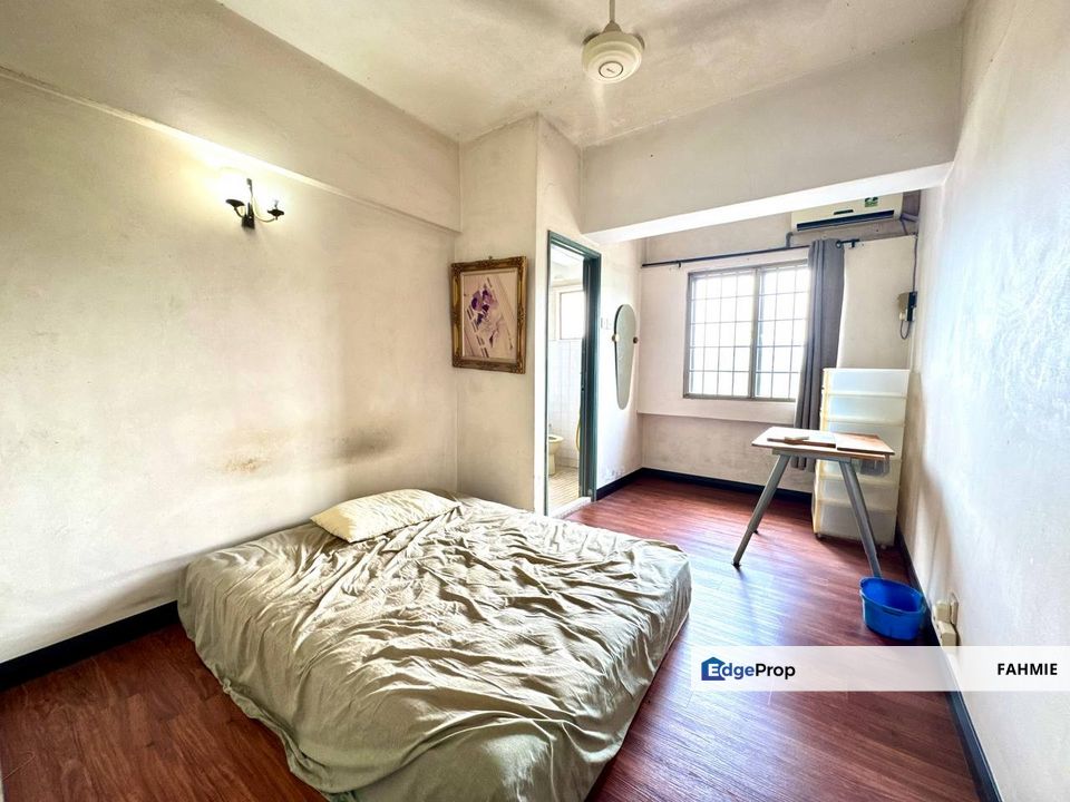 Fully renovated. Freehold. Gardenia Court. Gombak. , Selangor, Gombak