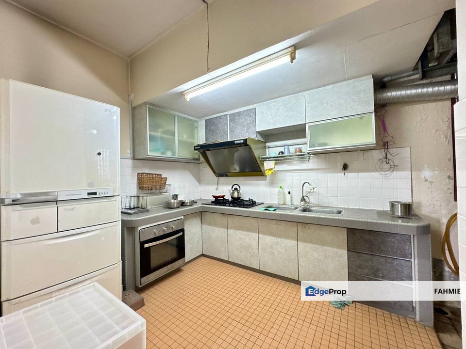 Fully renovated. Freehold. Gardenia Court. Gombak. , Selangor, Gombak