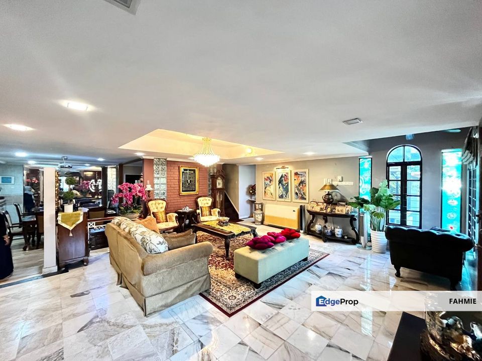 Corner lot. Fully renovated. AU 3. Keramat. , Selangor, Keramat