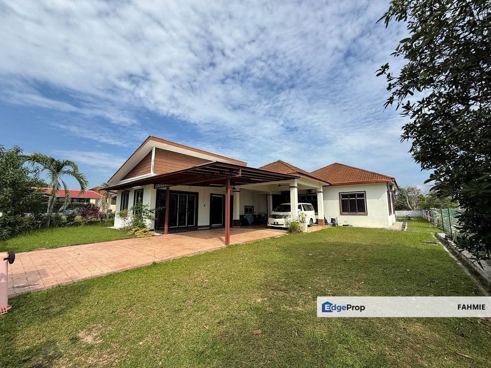 Freehold. With pool. Idaman Villa. Bandar Sri Sendayan. Seremban. , Negeri Sembilan, Seremban