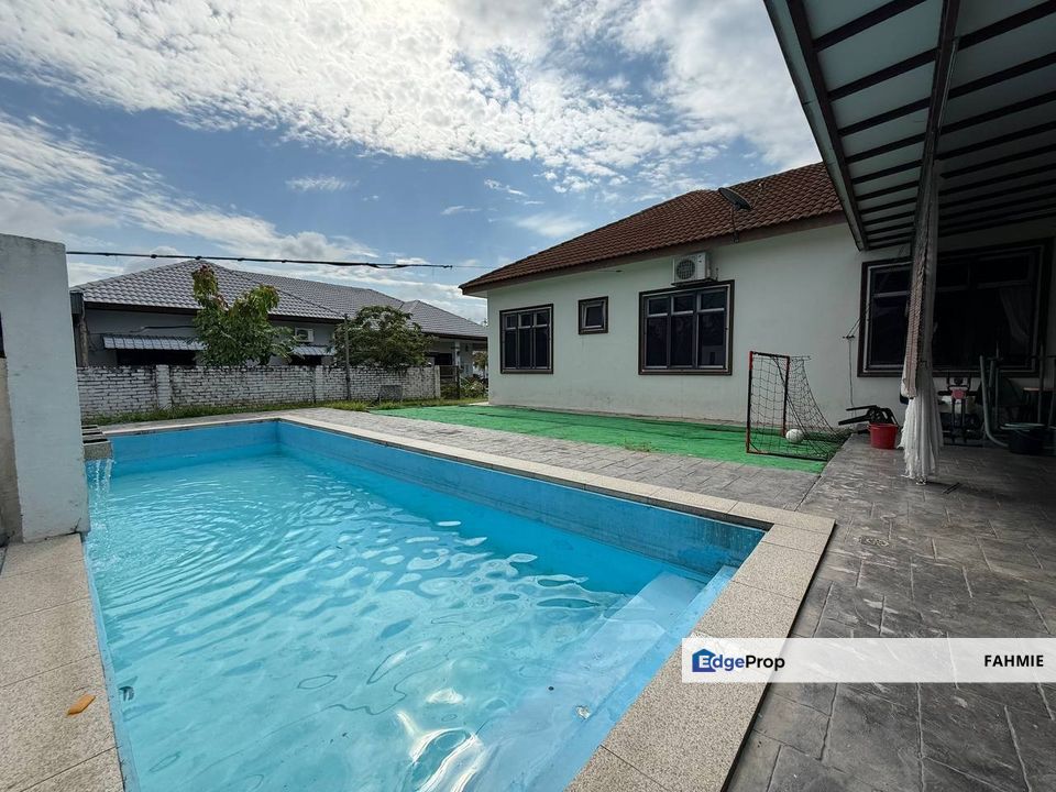 Freehold. With pool. Idaman Villa. Bandar Sri Sendayan. Seremban. , Negeri Sembilan, Seremban