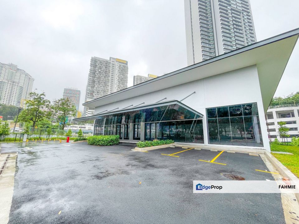 Commercial building. Ample parking space. Mutiara Damansara. , Selangor, Mutiara Damansara