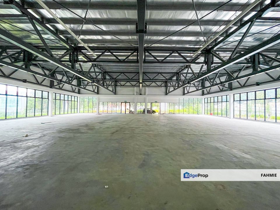 Commercial building. Ample parking space. Mutiara Damansara. , Selangor, Mutiara Damansara