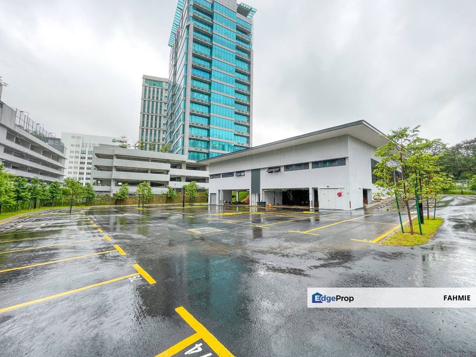 Commercial building. Ample parking space. Mutiara Damansara. , Selangor, Mutiara Damansara
