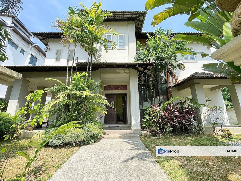 Huge land area. Private pool. Seksyen 8. Kota Damansara. , Selangor, Kota Damansara