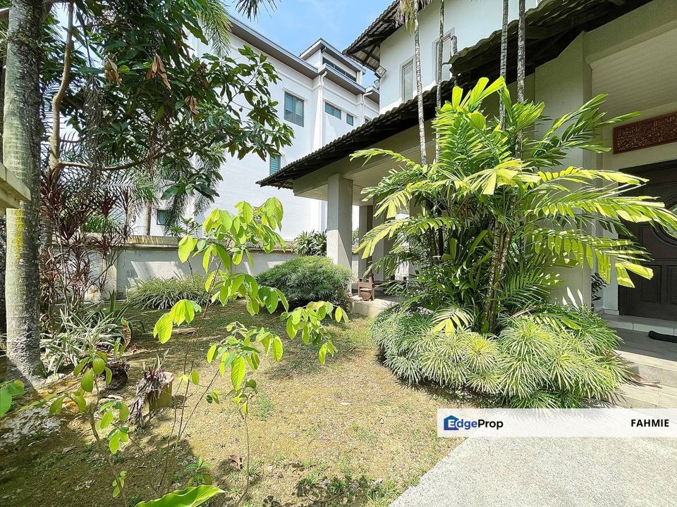 Huge land area. Private pool. Seksyen 8. Kota Damansara. , Selangor, Kota Damansara
