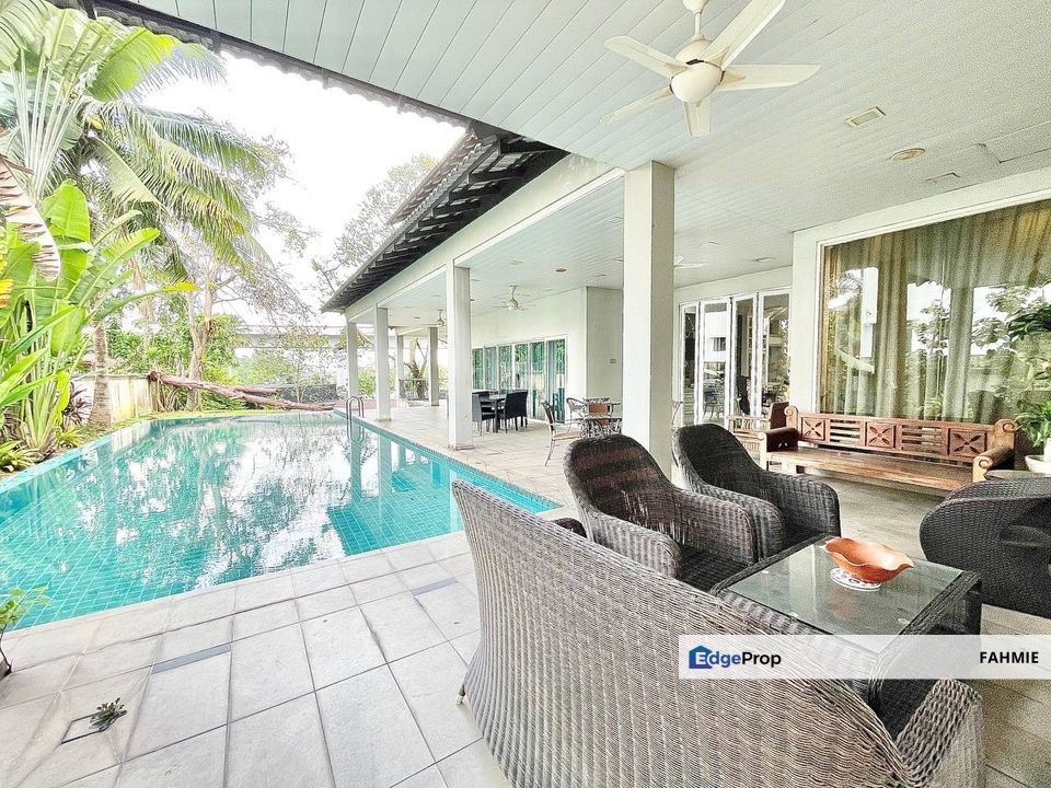 Huge land area. Private pool. Seksyen 8. Kota Damansara. , Selangor, Kota Damansara