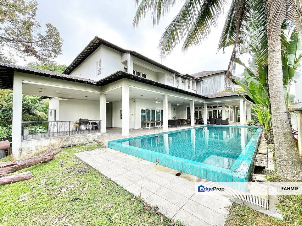 Huge land area. Private pool. Seksyen 8. Kota Damansara. , Selangor, Kota Damansara