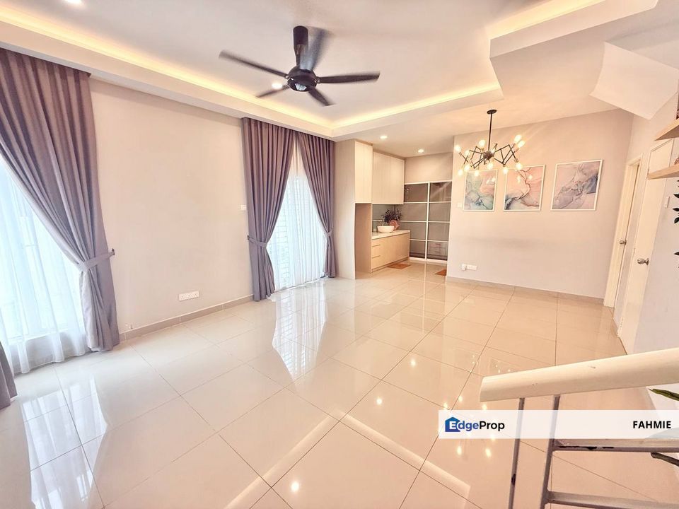 Fully renovated. Taman Desiran Bayu. Puchong. , Selangor, Puchong